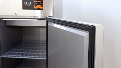 armadio-frigo-professionale-700-litri-positivo-con-ruote-05